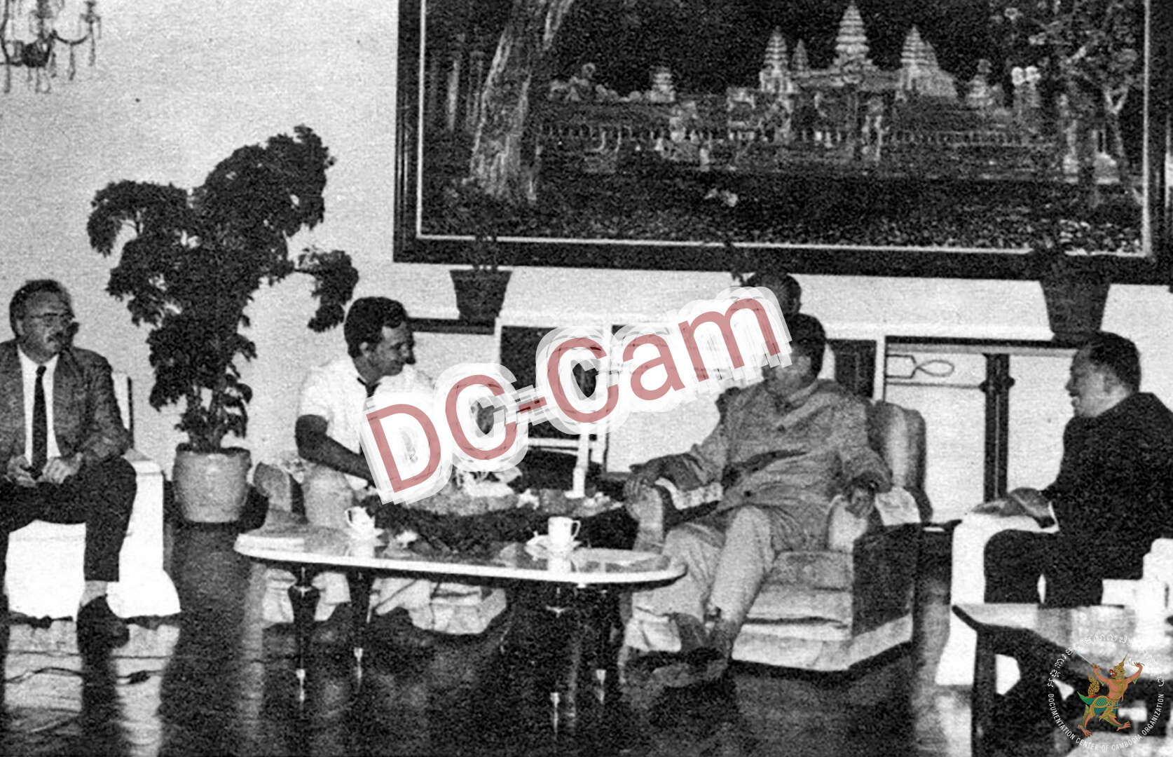 ប៉ុល ពត ចូលកាន់កាប់ឆ្នាំ ១៩៧៥